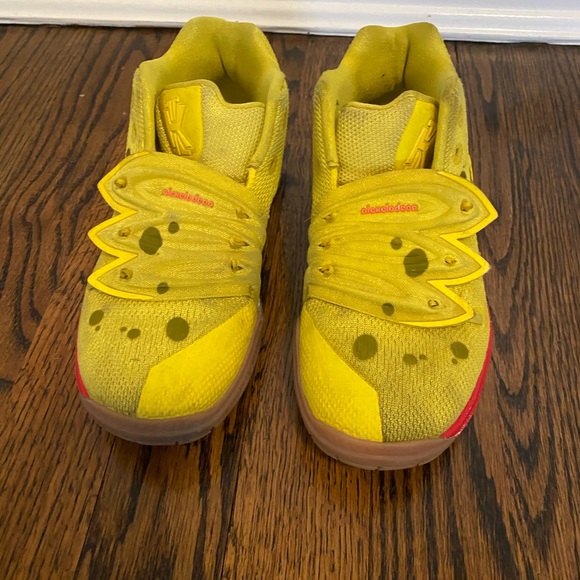 Nike Kyrie Collector’s Spongebob kids size 13 - Picture 2 of 3